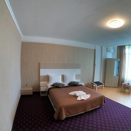 Hotel Mon Caprice Bucarest Exterior foto