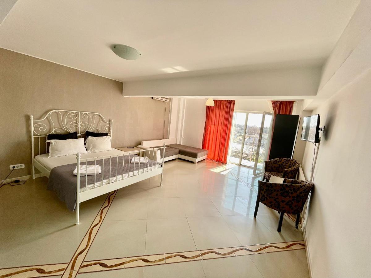Hotel Mon Caprice Bucarest Exterior foto