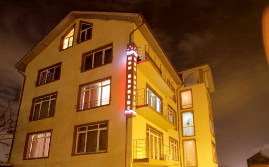 Hotel Mon Caprice Bucarest Exterior foto